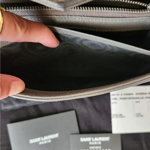 Sold Ysl Portefeuille Famme (174Y7) Mo
Grey Metallasse Flap Wallet. - Picture 12 of 16